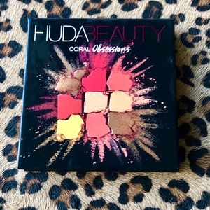 Huda Beauty mini palette in Coral Obsessions